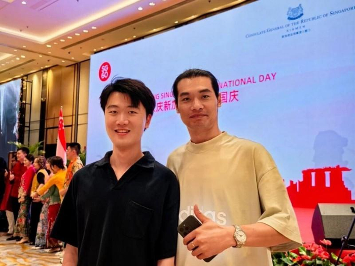 图为王祥与郝金龙合影