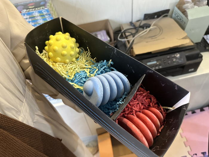 “满天星”粉笔礼盒样品（记者韩雪莹  摄）