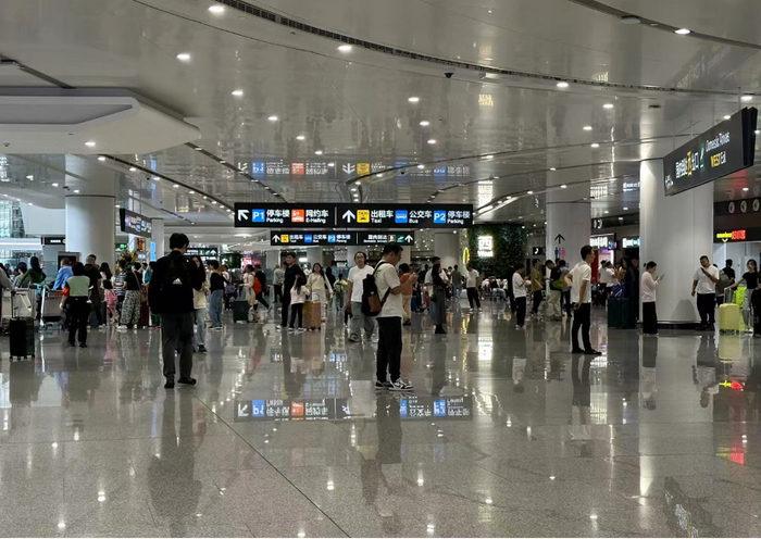 10月1日上午，北京大兴国际机场 图片来源：财联社记者/摄