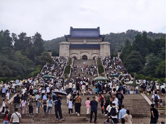 中山陵景区内 图片来源：财联社记者/摄