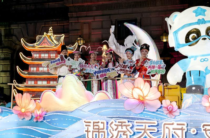2025年9月13日在上海旅游节花车巡游活动上拍摄的旅游主题花车。新华社记者 方喆 摄