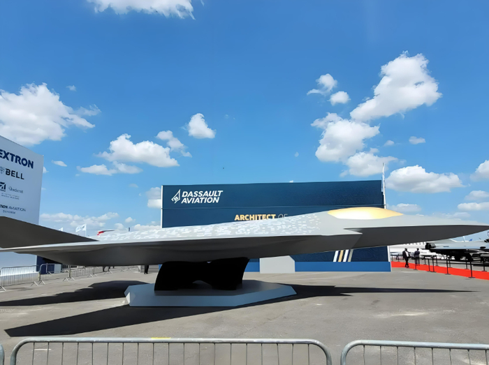 　　空客展示的FCAS战机模型。