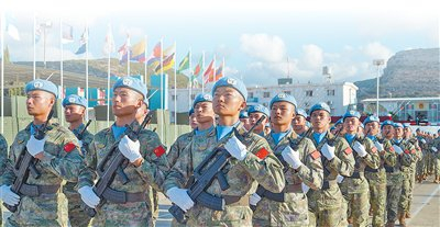 中国第二十三批赴黎巴嫩维和部队官兵抵达授勋仪式现场。张博禹摄