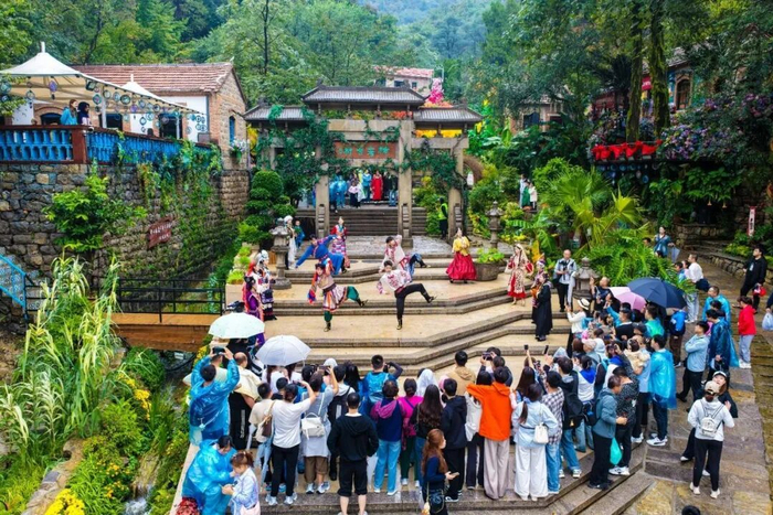 图片来源：“红叶柿岩旅游区”官方微信号