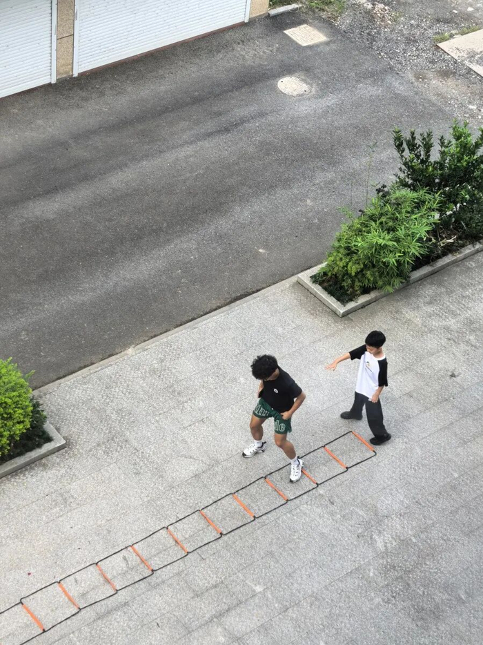 △金女士拍摄的其孩子接受上门体育培训画面