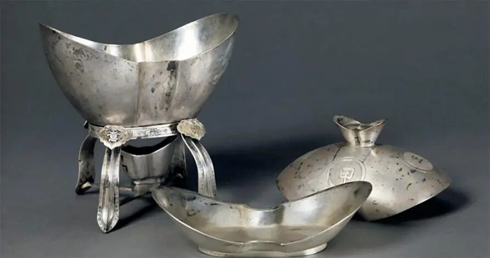 清“甲子万年”字元宝式火锅，现藏于故宫博物院 供图/广西师范大学出版社