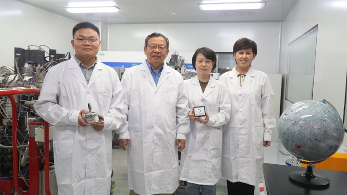 嫦娥六号月壤样品研究团队部分成员合影