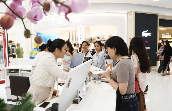 国庆节期间泸州市商圈。（张红摄）