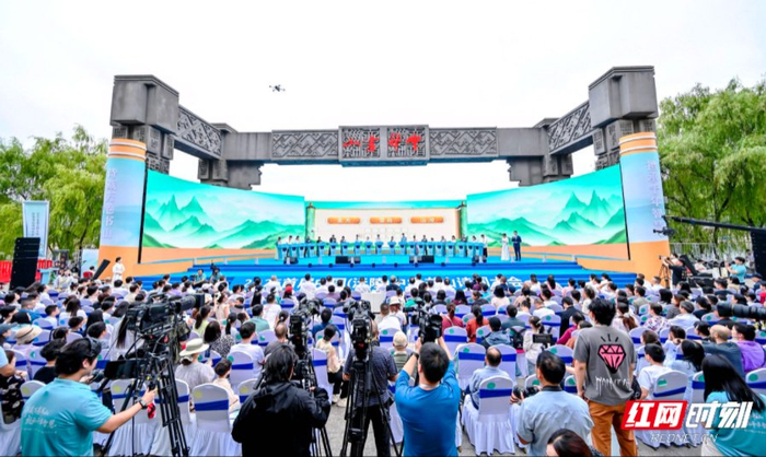 怀化沅陵二酉山，2025首届中国（沅陵）·中华书山诗词大会现场。