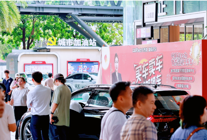 桂城第三届“带电爱车节”中，不少市民前来试驾体验。图源：佛山+