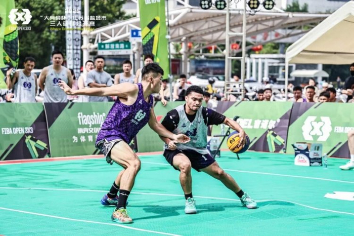 3x3 basketball players in action during the Yancheng tournament.