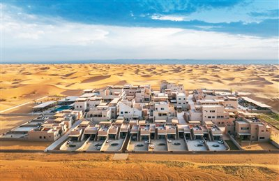 位于寧夏中衛(wèi)騰格里沙漠腹地的Tengol沙漠度假酒店。饒 熹攝