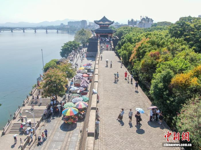10月4日，航拍江西赣州。刘力鑫 摄