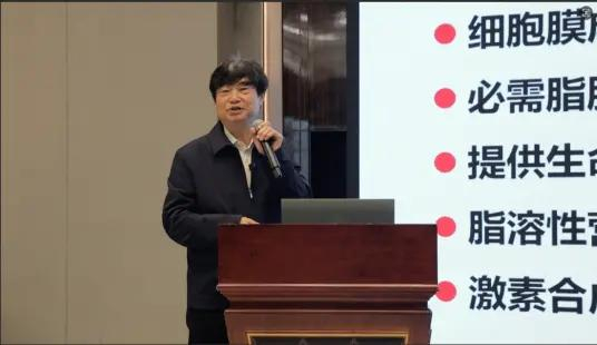 　　【图：李培武院士发言】
