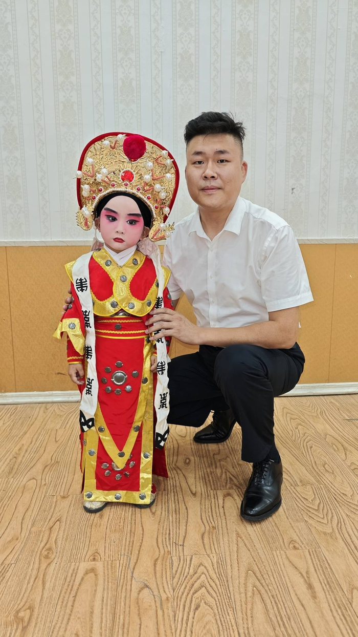 萌娃田佳卉和她的豫剧师父王永志
