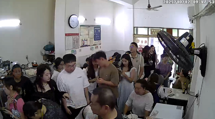 恒茂汤店·煨汤店国庆中秋假期客流（图源：采访对象供图）
