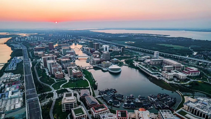 2024年10月，位于上海青浦的华为练秋湖研发中心投入运营。上海青浦区 图