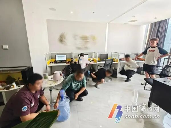 第一批12名嫌疑人落网。
