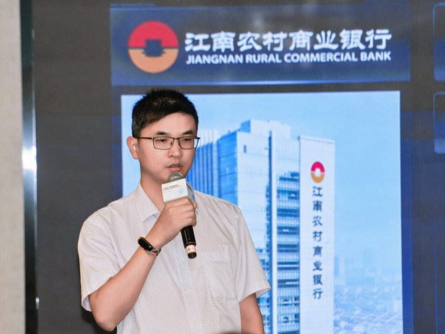 江南农村商业银行数据库运维高级工程师袁雷/图