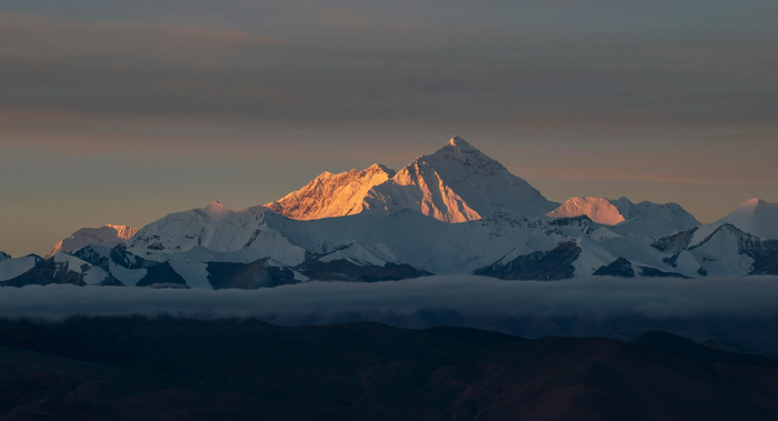 日照金山。图源：Pexels