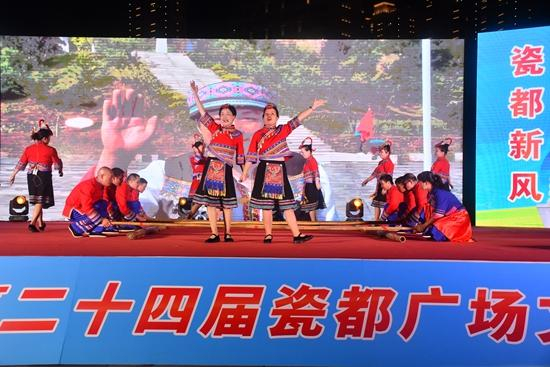 德化“文明有象·瓷都新风”文艺演出，《文明旅游——竹竿舞》节目表演
