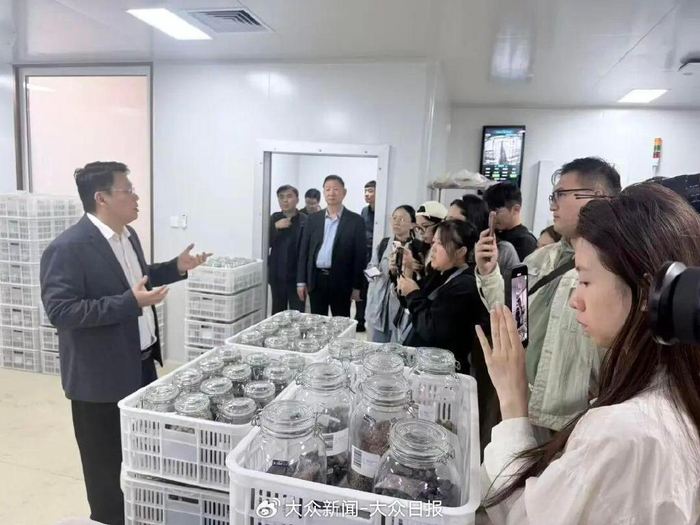 媒体记者现场参观国家林草种质资源设施保存库山东分库。