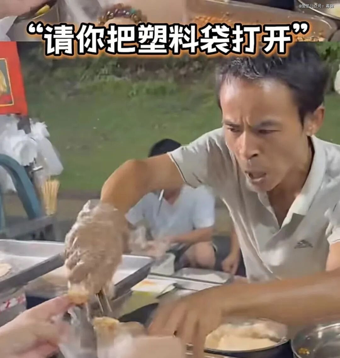“鸡排哥”装鸡排