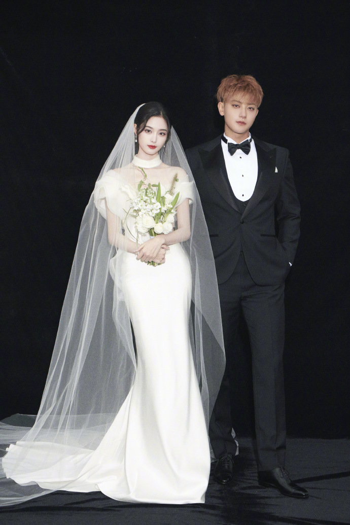 黄子韬徐艺洋婚纱照 图据黄子韬微博