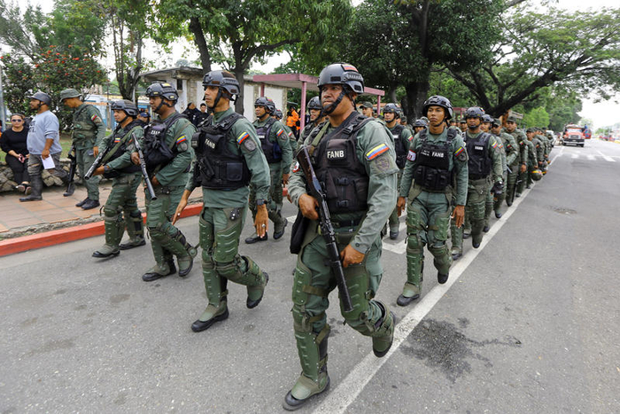 当地时间2025年10月8日，委内瑞拉纳瓜纳瓜，委内瑞拉举行军事演习。