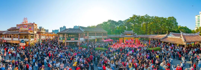 2025年春节假期，漳州古城多姿多彩的闽南文化民俗活动吸引了众多游客前来观光。梁健 摄