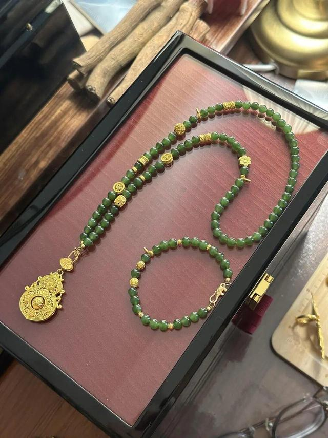 自制金饰。 受访者供图