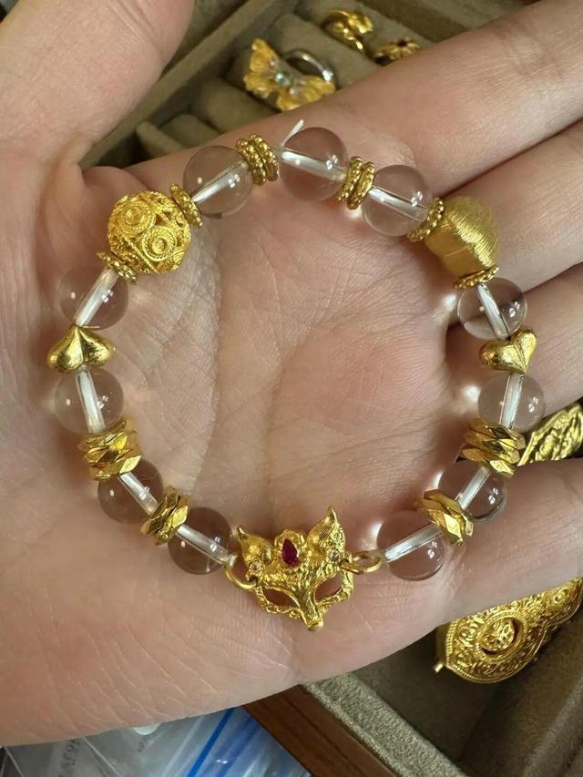 自制金饰。 受访者供图