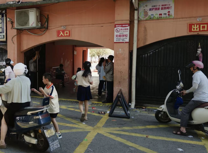 县城内的一所小学 图源：时代周报记者 傅一波