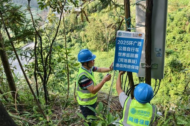 针对赛道开展拉网测试排查信号盲区 韦佳玉 摄