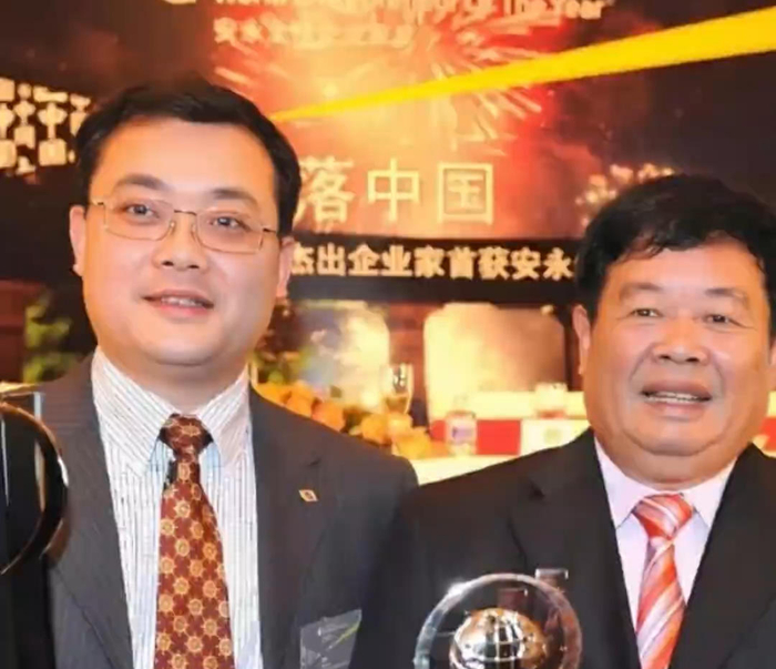 曹晖（左） 、曹德旺（右）