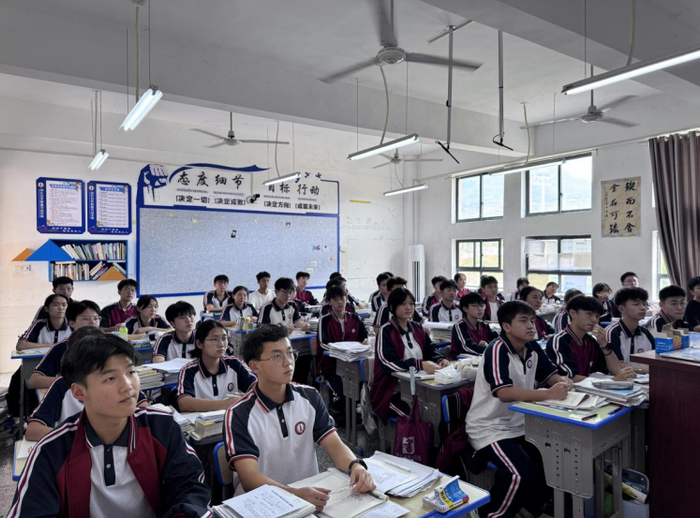 “乡村振兴中煤班”的学生正在上课 中国中煤供图