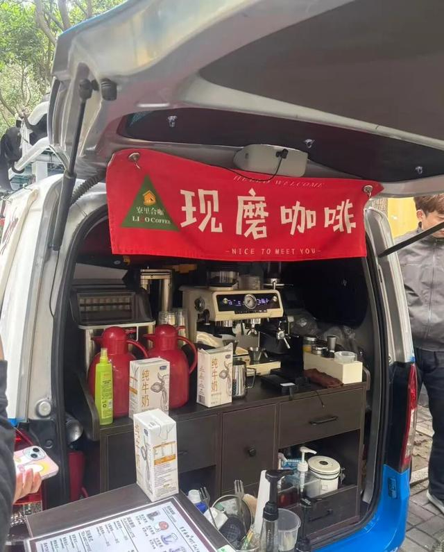 蓝华的移动咖啡车。图/九派新闻 陶梓童