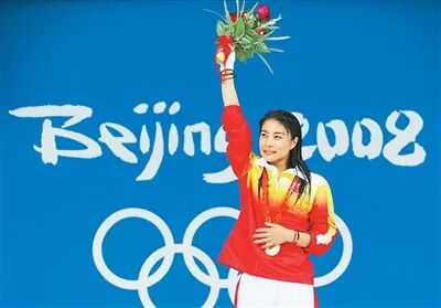 郭晶晶在2008年北京奥运会女子三米板项目中摘金。施觉摄（影像中国）