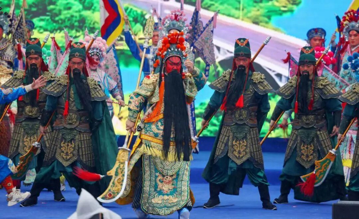 　　9月23日，扮演关公的演员在山西省运城市举办的第36届关公文化旅游节上演出。朱兴鑫 摄