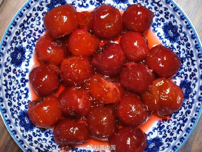 炒红果。图库版权图片，转载使用可能引发版权纠纷
