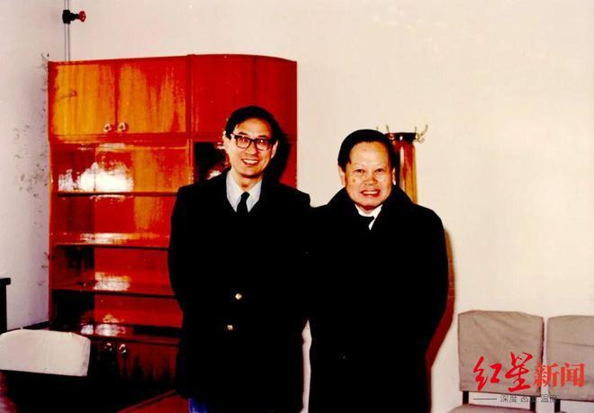 ▲葛墨林与杨振宁合影 图据南开大学