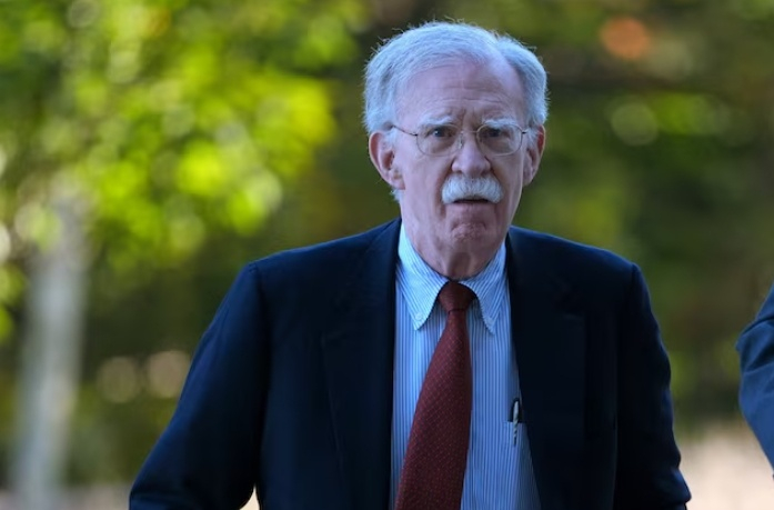 △當(dāng)?shù)貢r間10月17日，約翰·博爾頓抵達(dá)美國馬里蘭州聯(lián)邦地區(qū)法院。普前