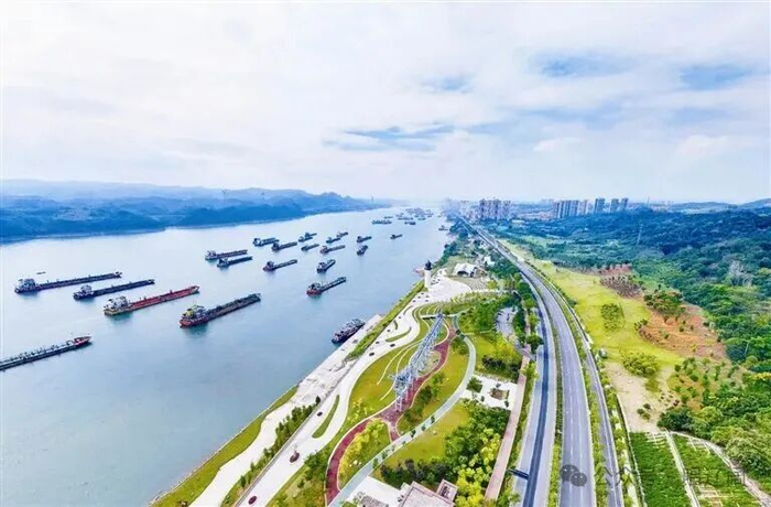 宜昌砂石码头改造成的灯塔广场