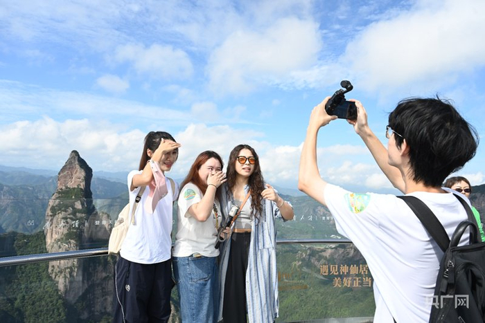 打卡“仙山”，留住“仙气”（央广网发  仙居县委宣传部供图）