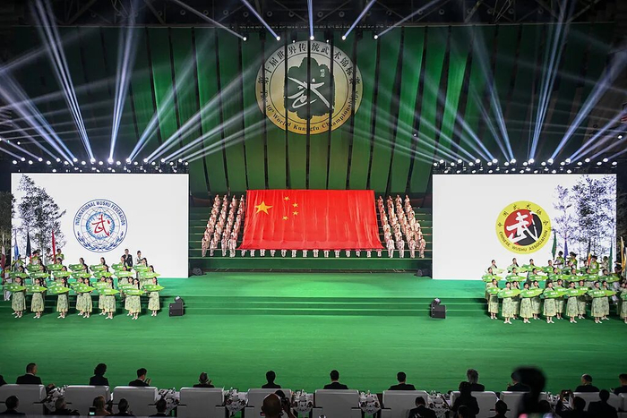 63岁知名影星宣布正式“退休”!接棒者身份确认