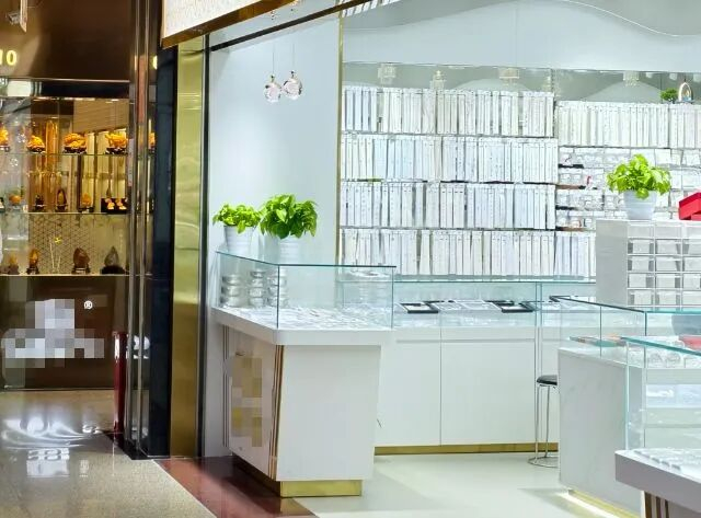 水贝市场白银及银饰品区域 每经记者 潘婷 摄