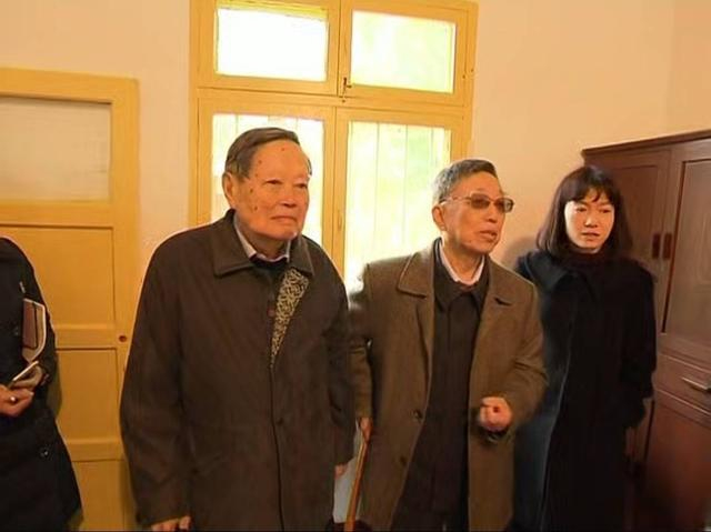 杨振宁到梓潼两弹城参观（两弹城供图）