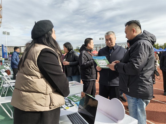 图为活动现场。石滨摄