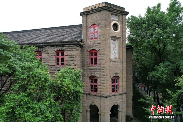 图为位于重庆大学的工学院教学楼。中新网记者 周毅 摄