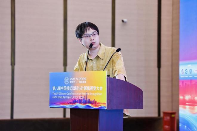 图说：小红书hi lab团队算法工程师燕青进行主题分享